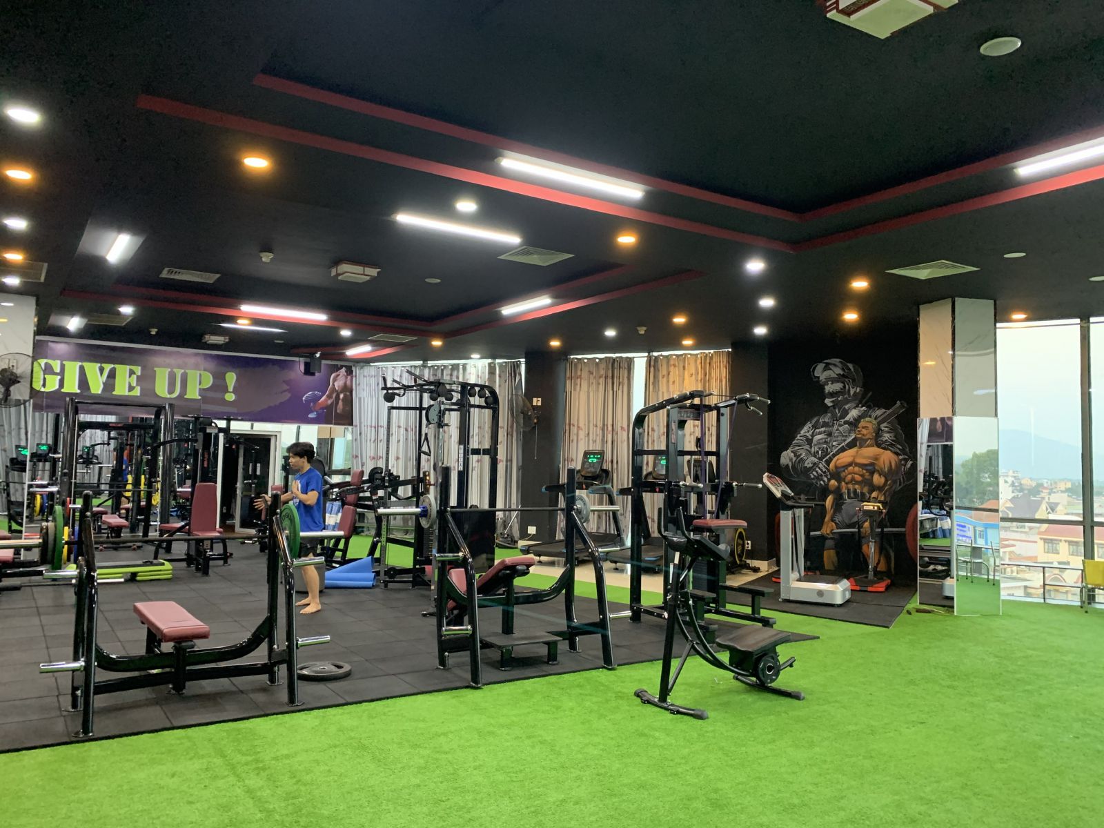 Tranh vẽ tường hiện đại trang trí phòng gym