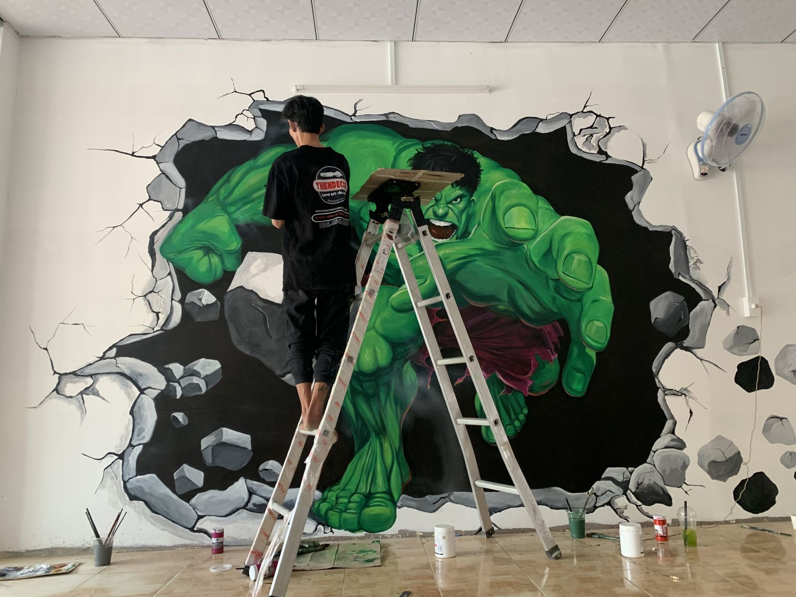 Tranh vẽ tường hiện đại trang trí phòng gym