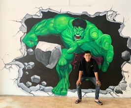 Vẽ nhân vật Hulk cho quán kem – Tạo điểm check-in ấn tượng
