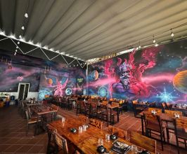 Vẽ tranh tường phát sáng – Điểm nhấn nghệ thuật cho nhà hàng beer và DJ