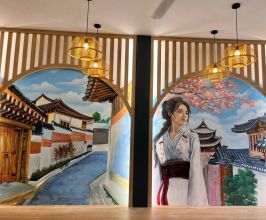 Vẽ tranh tường chân dung và kiến trúc Seoul cho quán mì cay