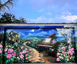 Sân Khấu Mầm Non Lung Linh Với Đàn Piano, Ánh Trăng Và Vườn Hoa Hồng