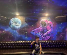 Vẽ Phòng Karaoke Phát Sáng – Phong Cách Phi Hành Gia Tại Bình Dương | Thiendecor 